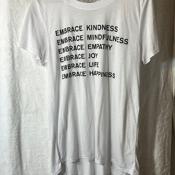 Tops - Embrace tee